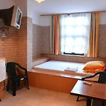 Patron W Centrum Hostal *