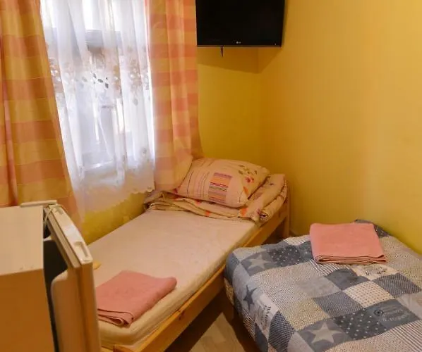 Patron W Centrum Hostel *